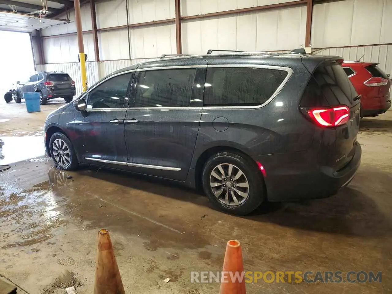 2 Photograph of a damaged car 2C4RC1EG1LR172896 CHRYSLER PACIFICA 2020