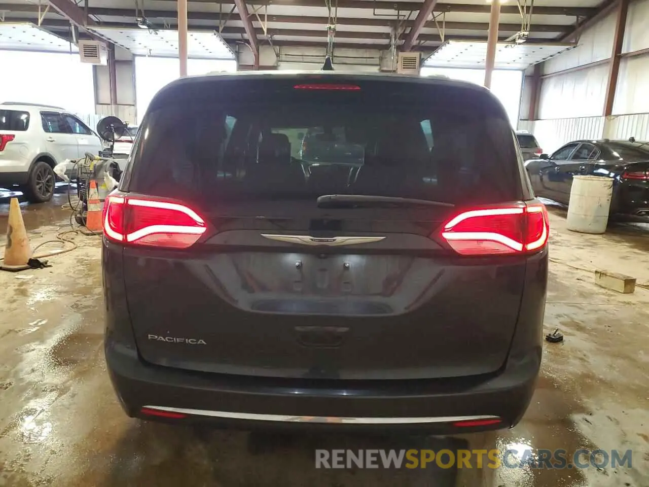 6 Photograph of a damaged car 2C4RC1EG1LR172896 CHRYSLER PACIFICA 2020