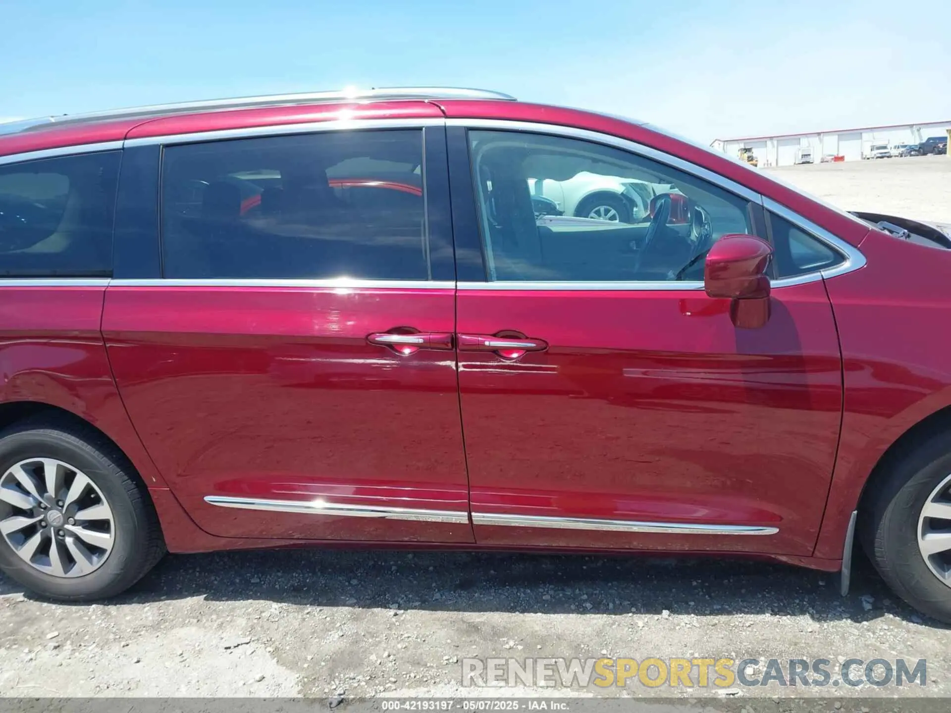 13 Photograph of a damaged car 2C4RC1EG2LR210961 CHRYSLER PACIFICA 2020