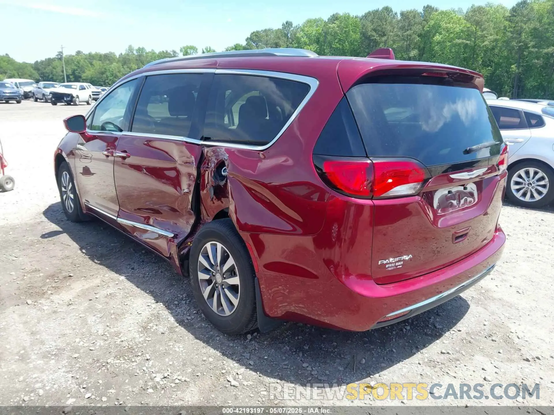 3 Photograph of a damaged car 2C4RC1EG2LR210961 CHRYSLER PACIFICA 2020