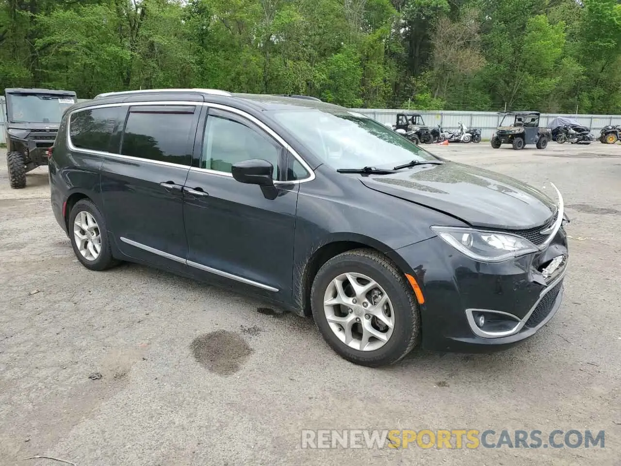 4 Photograph of a damaged car 2C4RC1EG3LR138460 CHRYSLER PACIFICA 2020