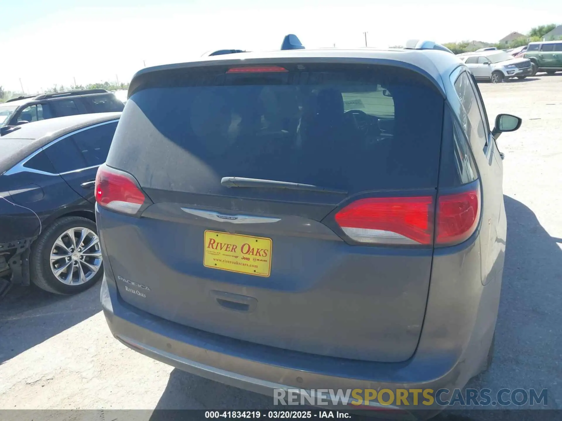 16 Photograph of a damaged car 2C4RC1EG3LR164881 CHRYSLER PACIFICA 2020