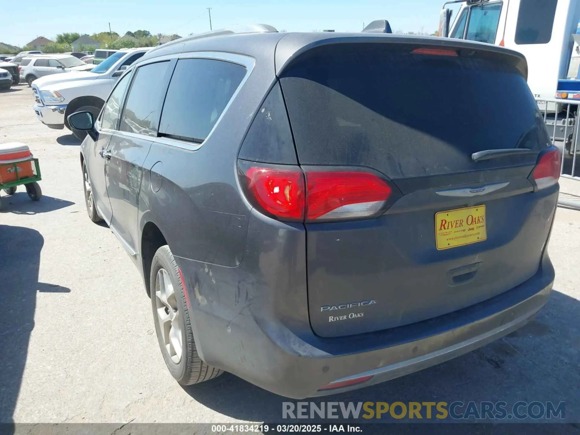 3 Photograph of a damaged car 2C4RC1EG3LR164881 CHRYSLER PACIFICA 2020