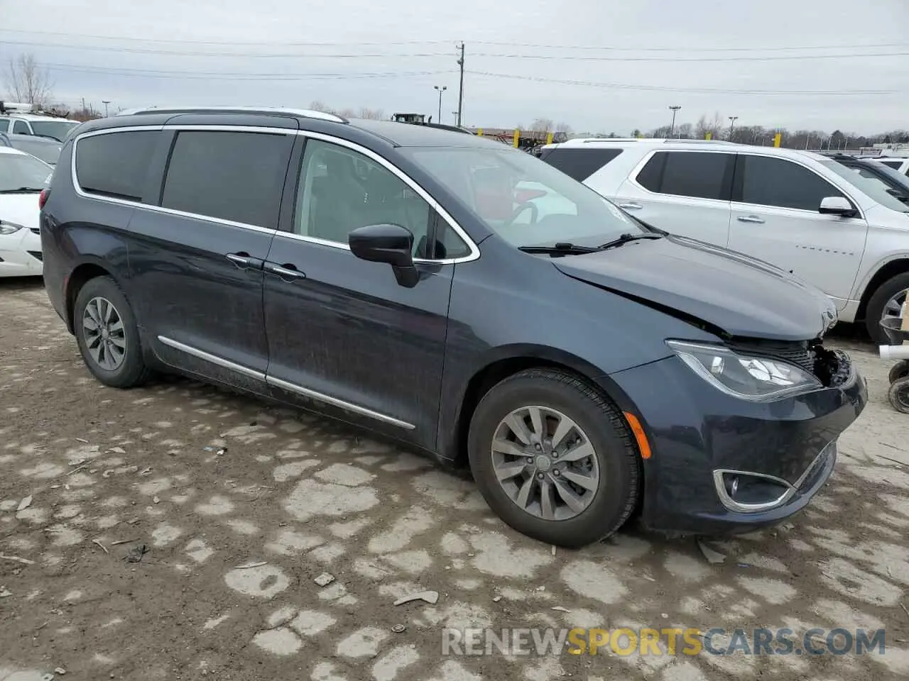 4 Photograph of a damaged car 2C4RC1EG3LR172818 CHRYSLER PACIFICA 2020
