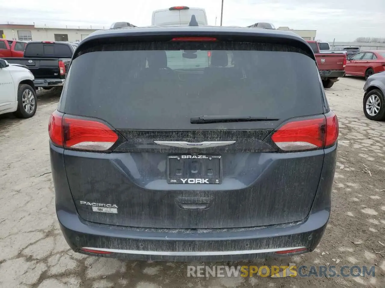 6 Photograph of a damaged car 2C4RC1EG3LR172818 CHRYSLER PACIFICA 2020