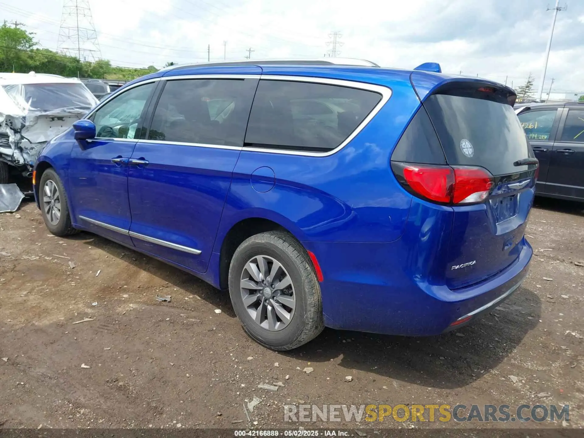 3 Photograph of a damaged car 2C4RC1EG3LR172897 CHRYSLER PACIFICA 2020