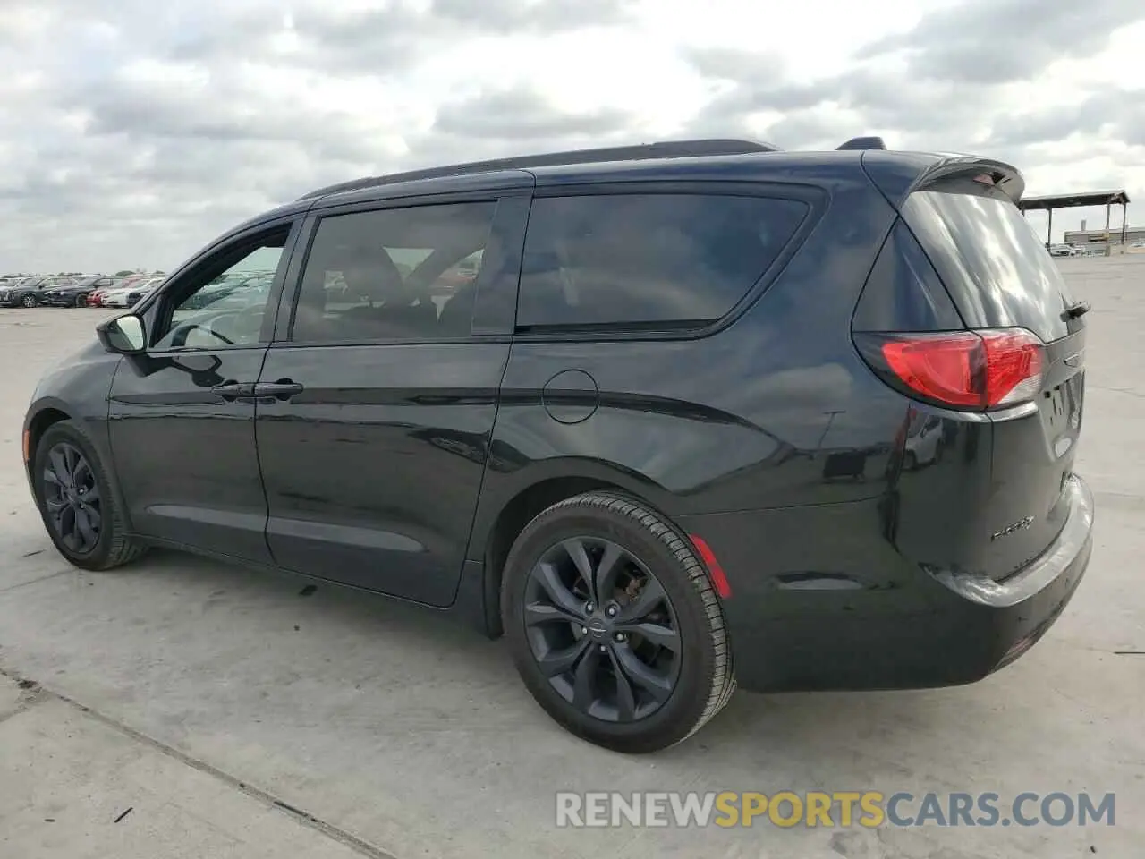 2 Photograph of a damaged car 2C4RC1EG3LR239594 CHRYSLER PACIFICA 2020