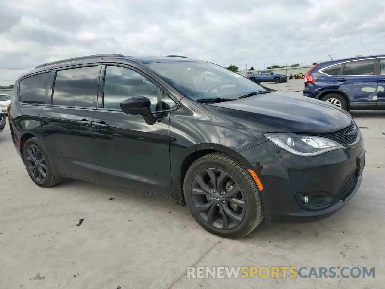 4 Photograph of a damaged car 2C4RC1EG3LR239594 CHRYSLER PACIFICA 2020