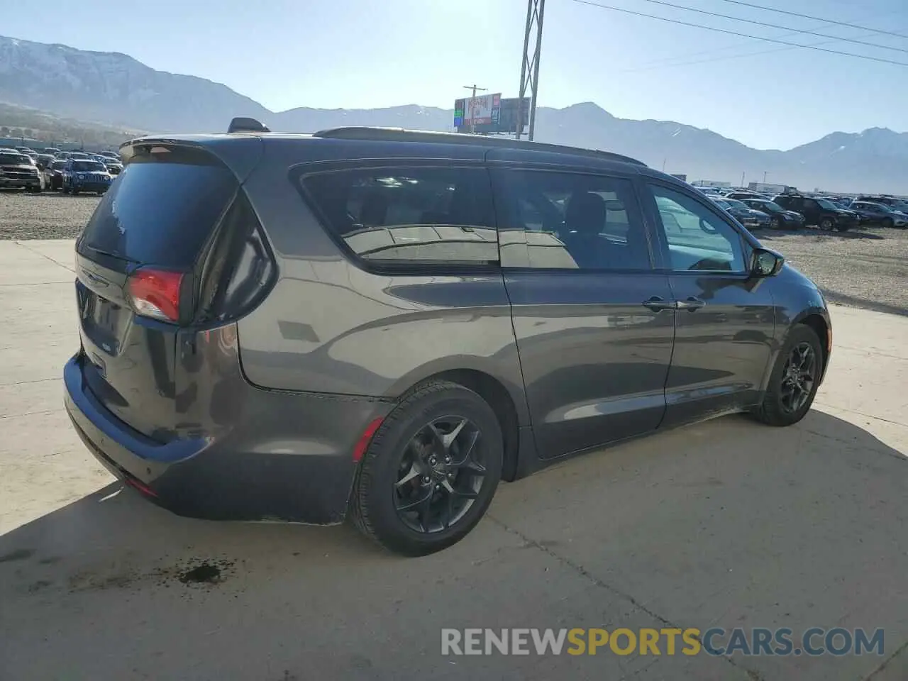 3 Photograph of a damaged car 2C4RC1EG4LR125555 CHRYSLER PACIFICA 2020