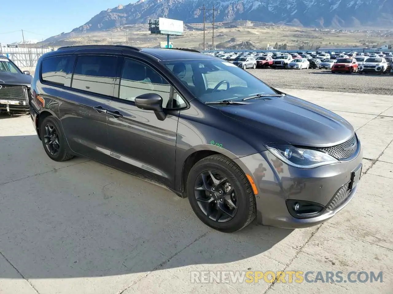 4 Photograph of a damaged car 2C4RC1EG4LR125555 CHRYSLER PACIFICA 2020