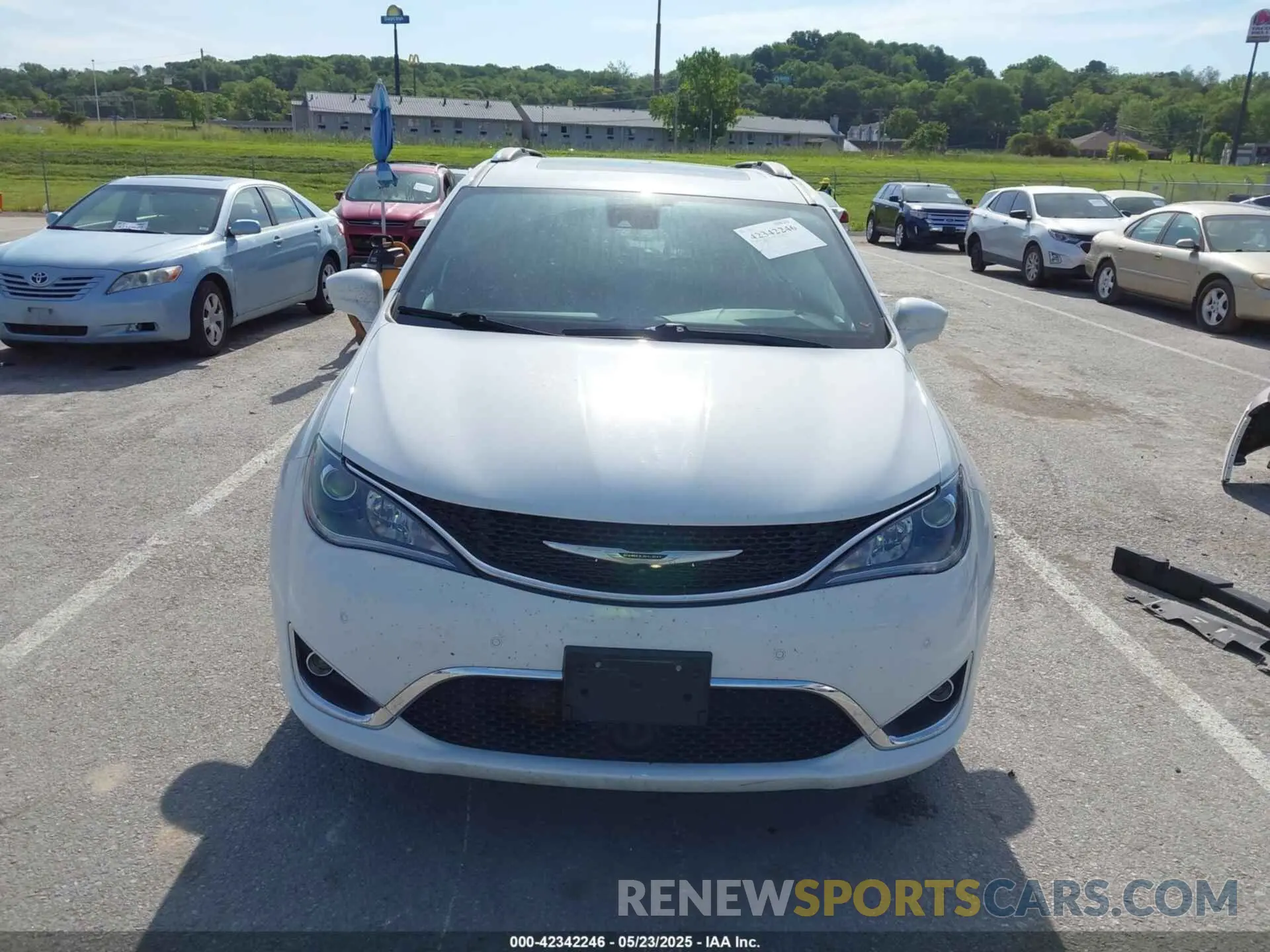 13 Photograph of a damaged car 2C4RC1EG5LR102298 CHRYSLER PACIFICA 2020