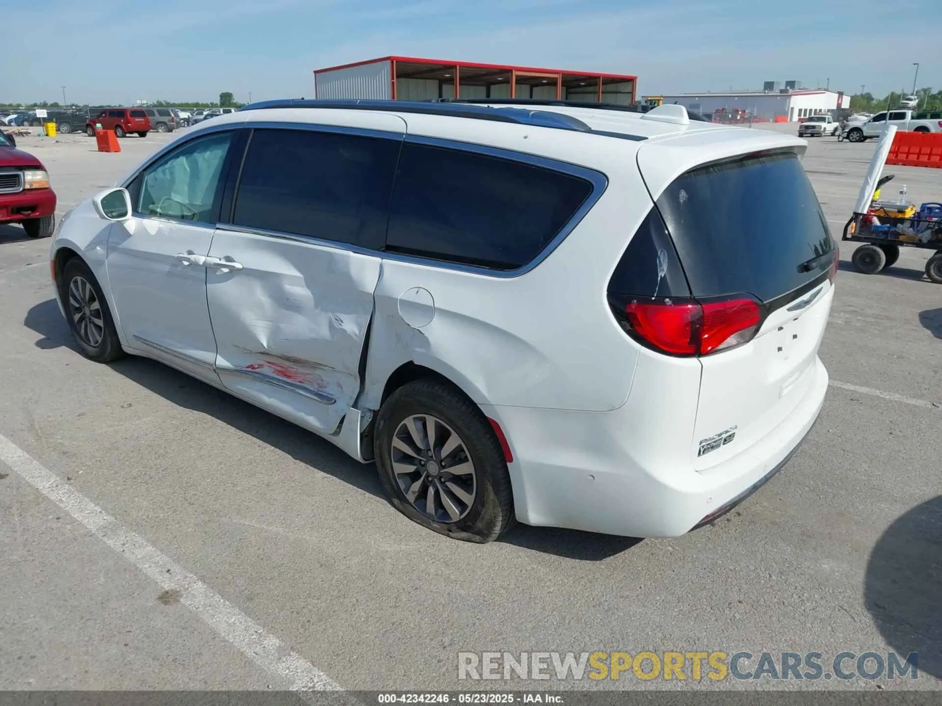 3 Photograph of a damaged car 2C4RC1EG5LR102298 CHRYSLER PACIFICA 2020
