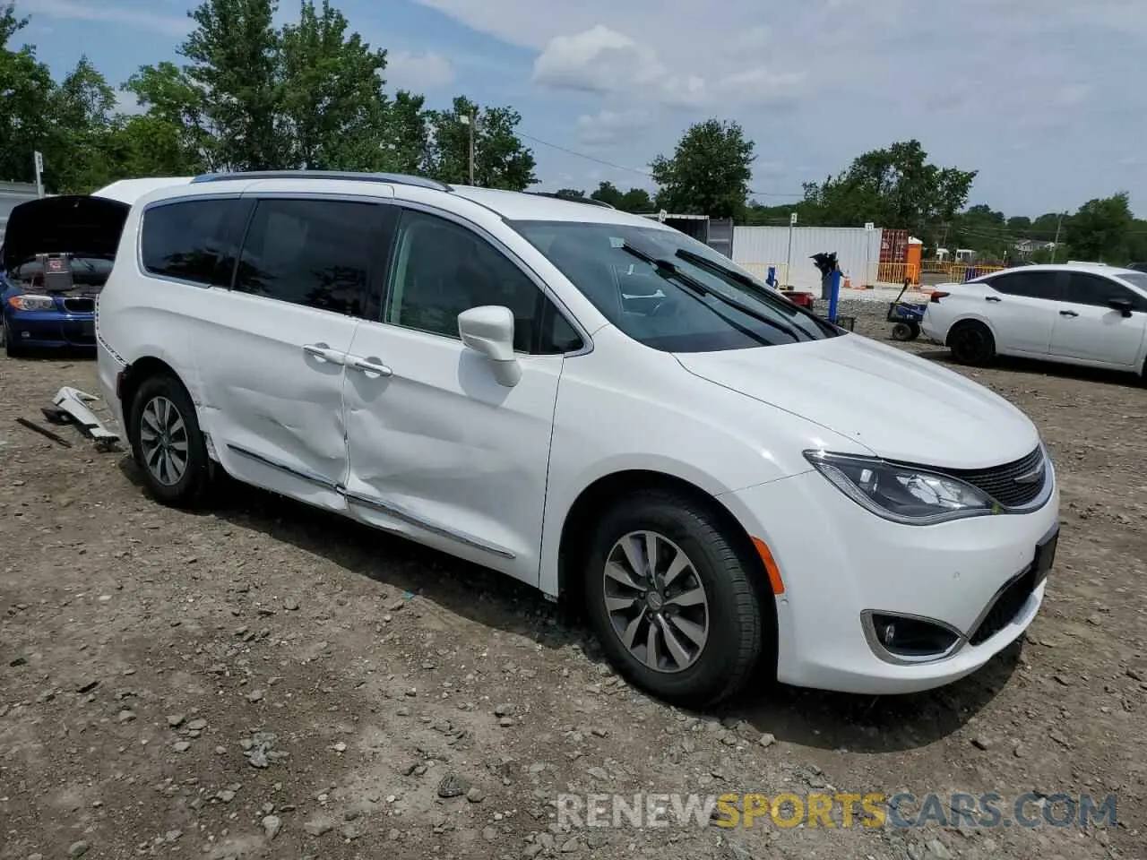 4 Photograph of a damaged car 2C4RC1EG5LR141778 CHRYSLER PACIFICA 2020