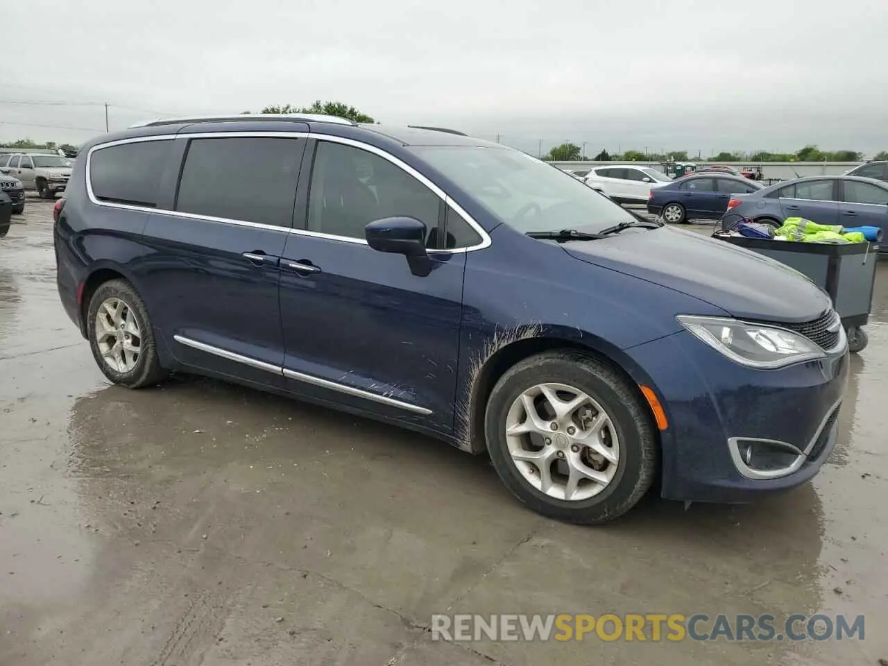 4 Photograph of a damaged car 2C4RC1EG5LR210260 CHRYSLER PACIFICA 2020