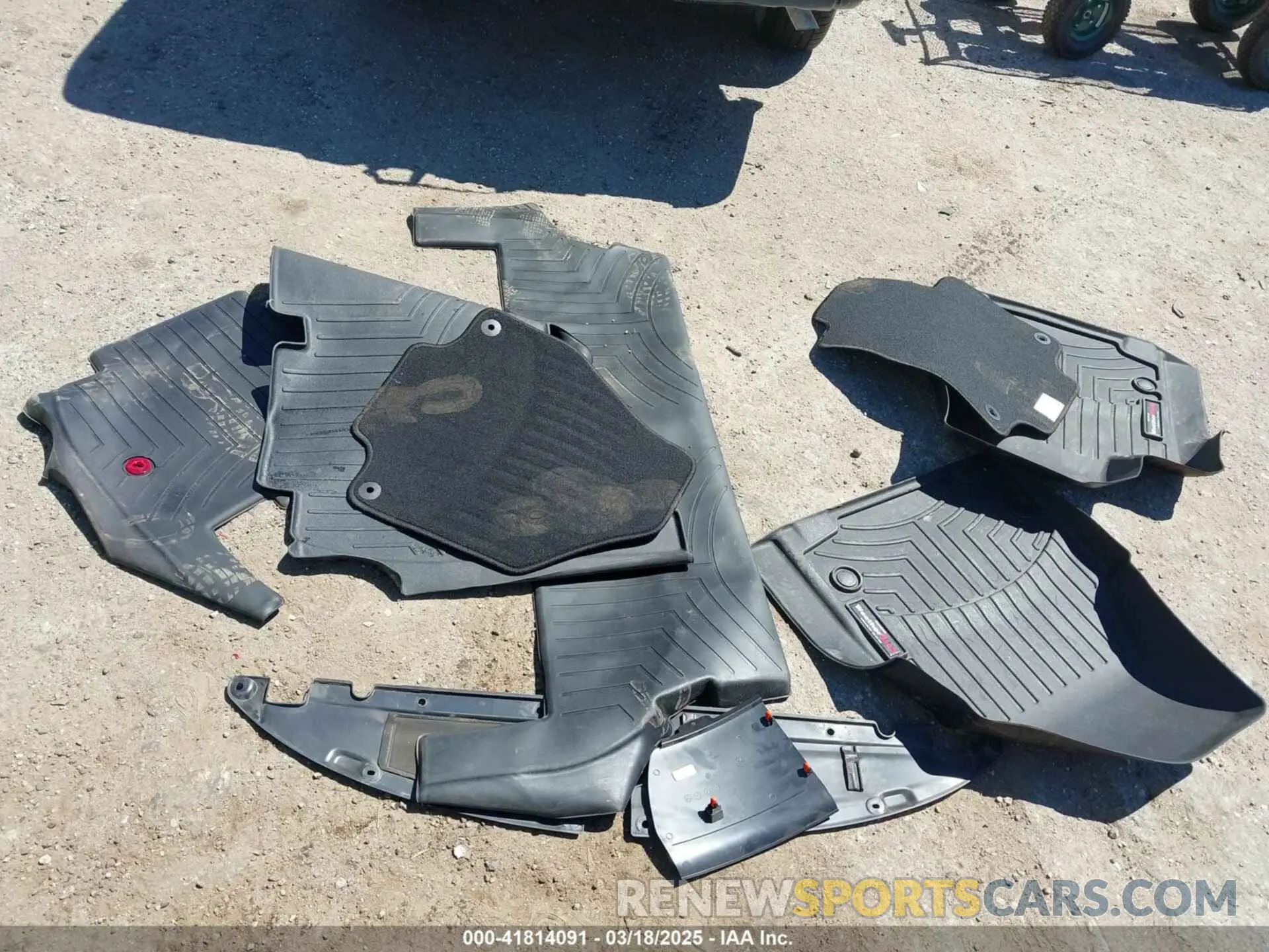 11 Photograph of a damaged car 2C4RC1EG6LR113360 CHRYSLER PACIFICA 2020