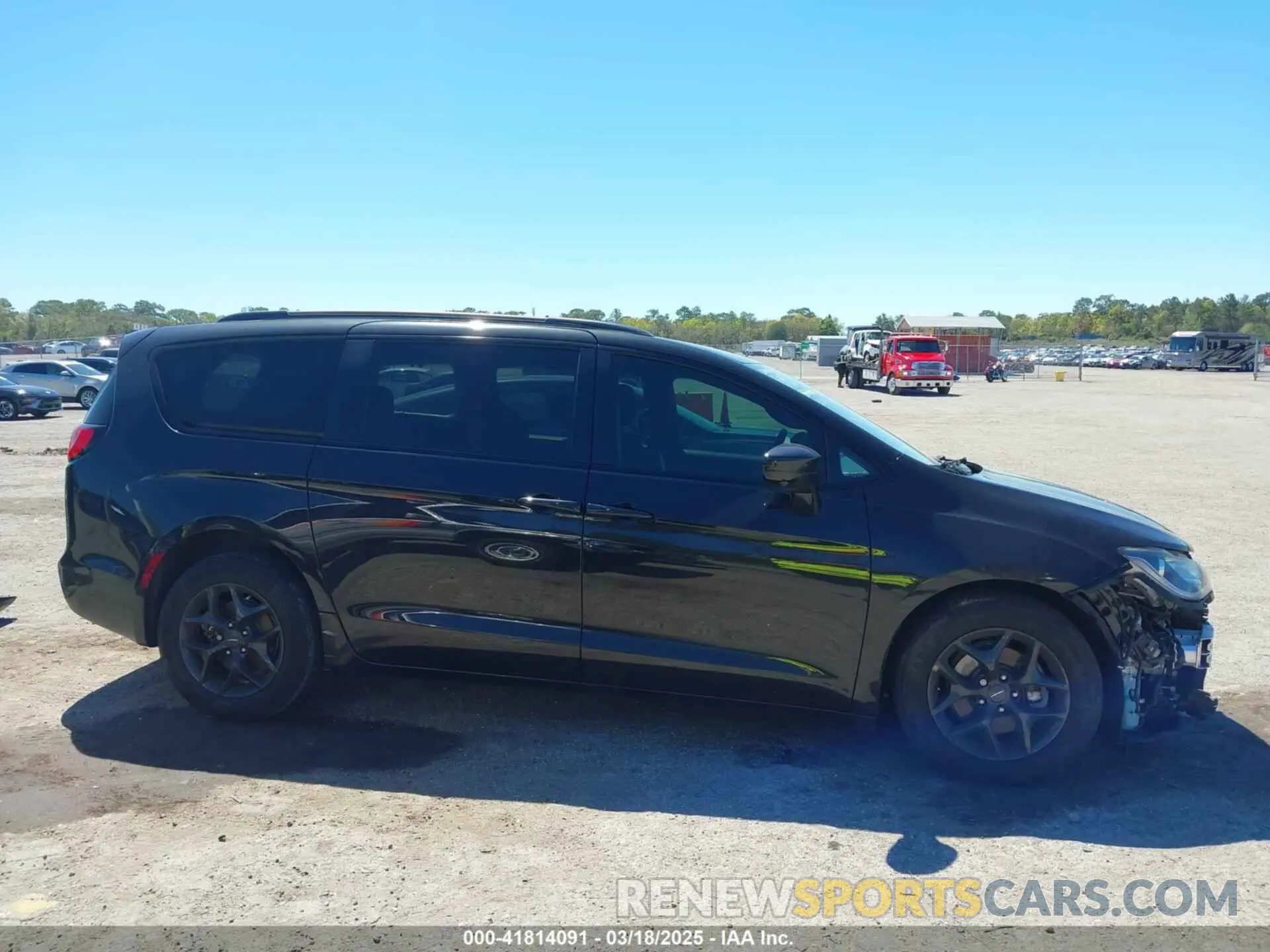 13 Photograph of a damaged car 2C4RC1EG6LR113360 CHRYSLER PACIFICA 2020