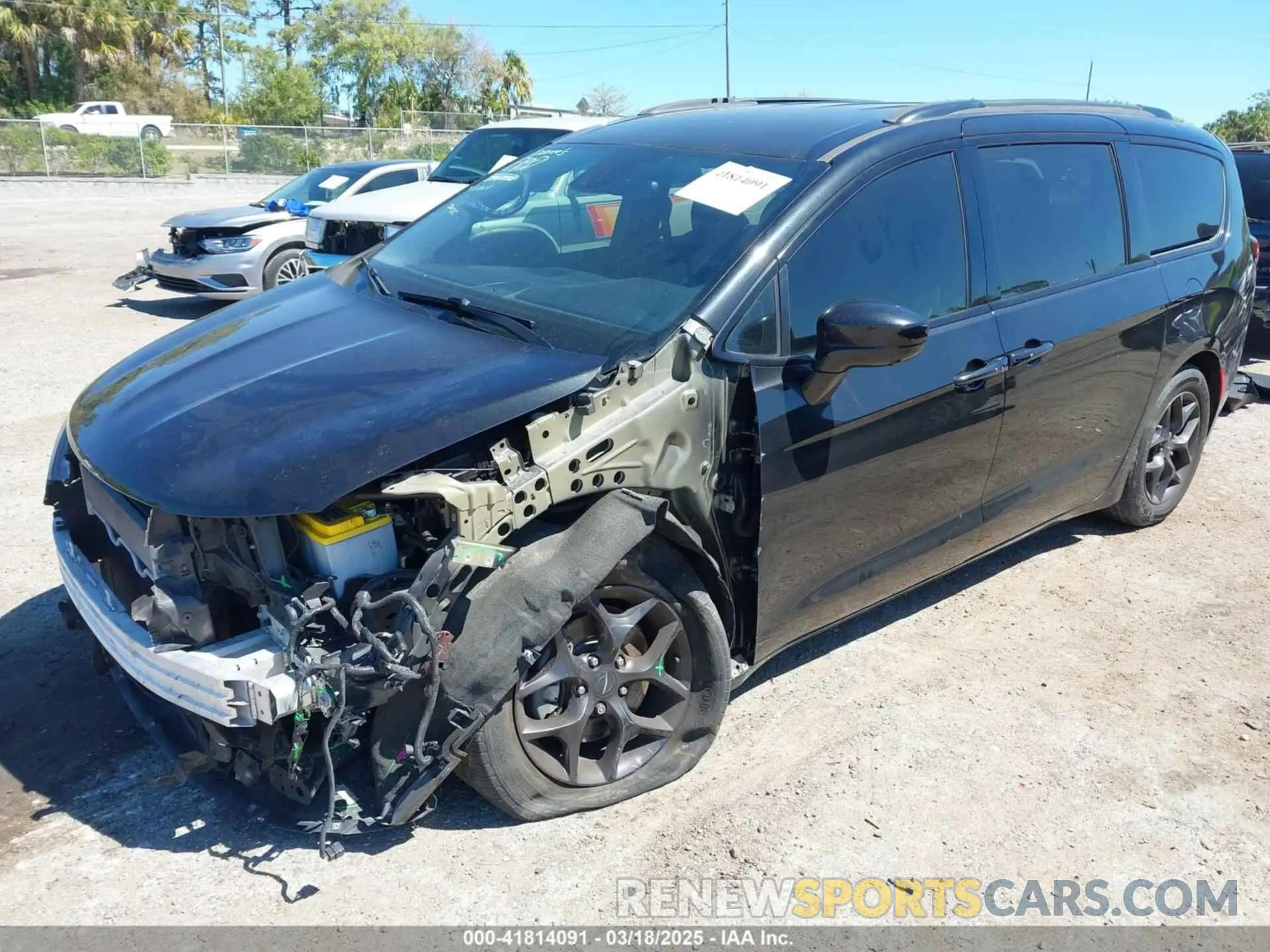 2 Photograph of a damaged car 2C4RC1EG6LR113360 CHRYSLER PACIFICA 2020