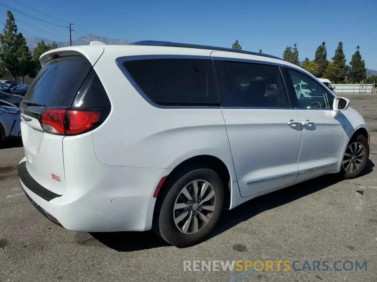 3 Photograph of a damaged car 2C4RC1EG7LR234320 CHRYSLER PACIFICA 2020