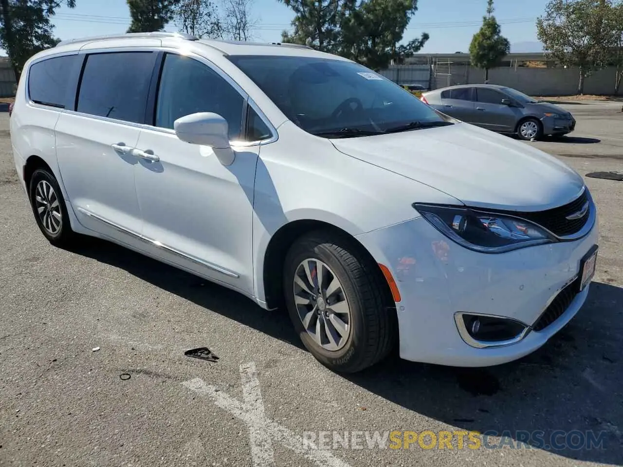 4 Photograph of a damaged car 2C4RC1EG7LR234320 CHRYSLER PACIFICA 2020