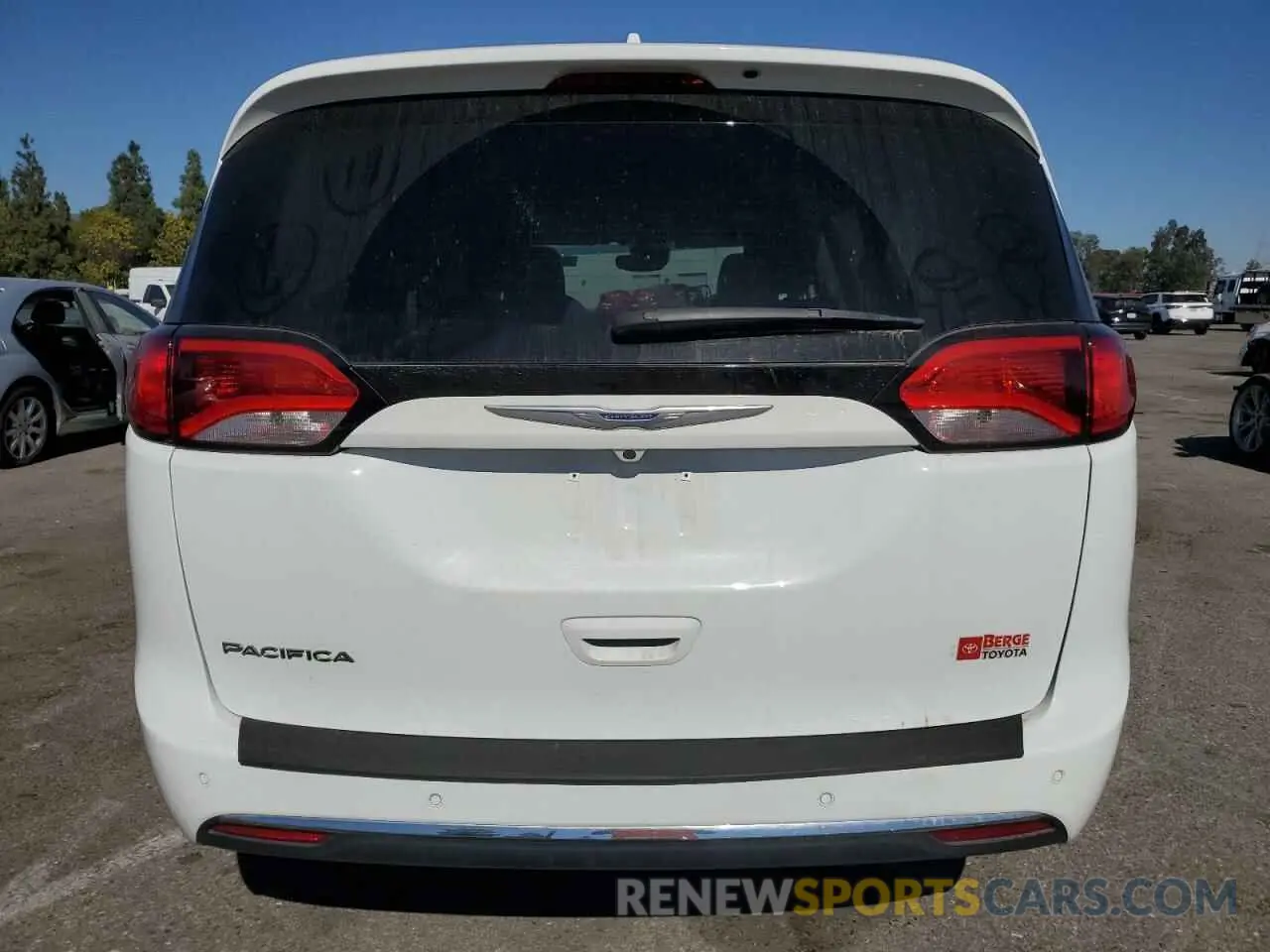 6 Photograph of a damaged car 2C4RC1EG7LR234320 CHRYSLER PACIFICA 2020