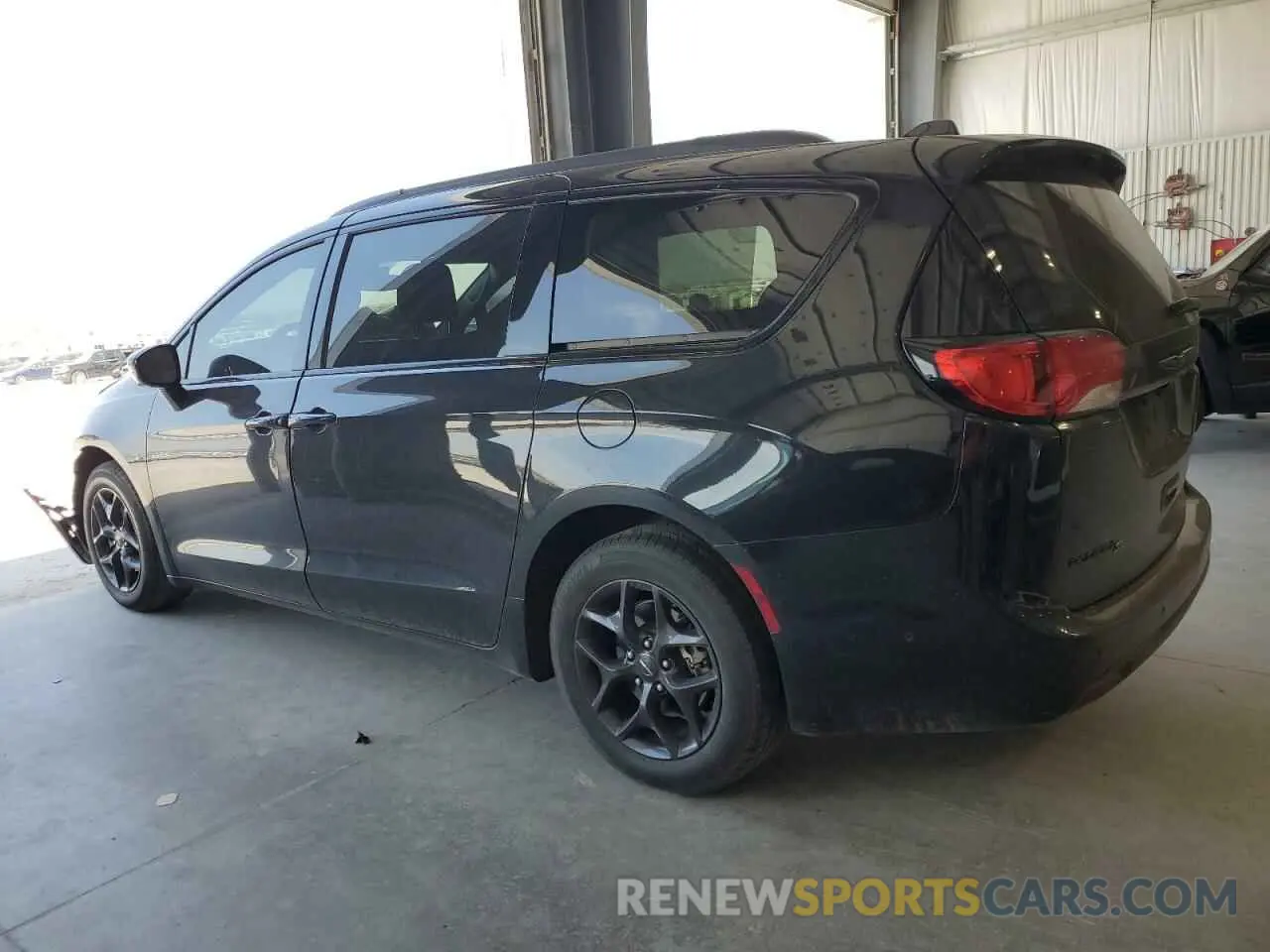 2 Photograph of a damaged car 2C4RC1EG8LR134985 CHRYSLER PACIFICA 2020
