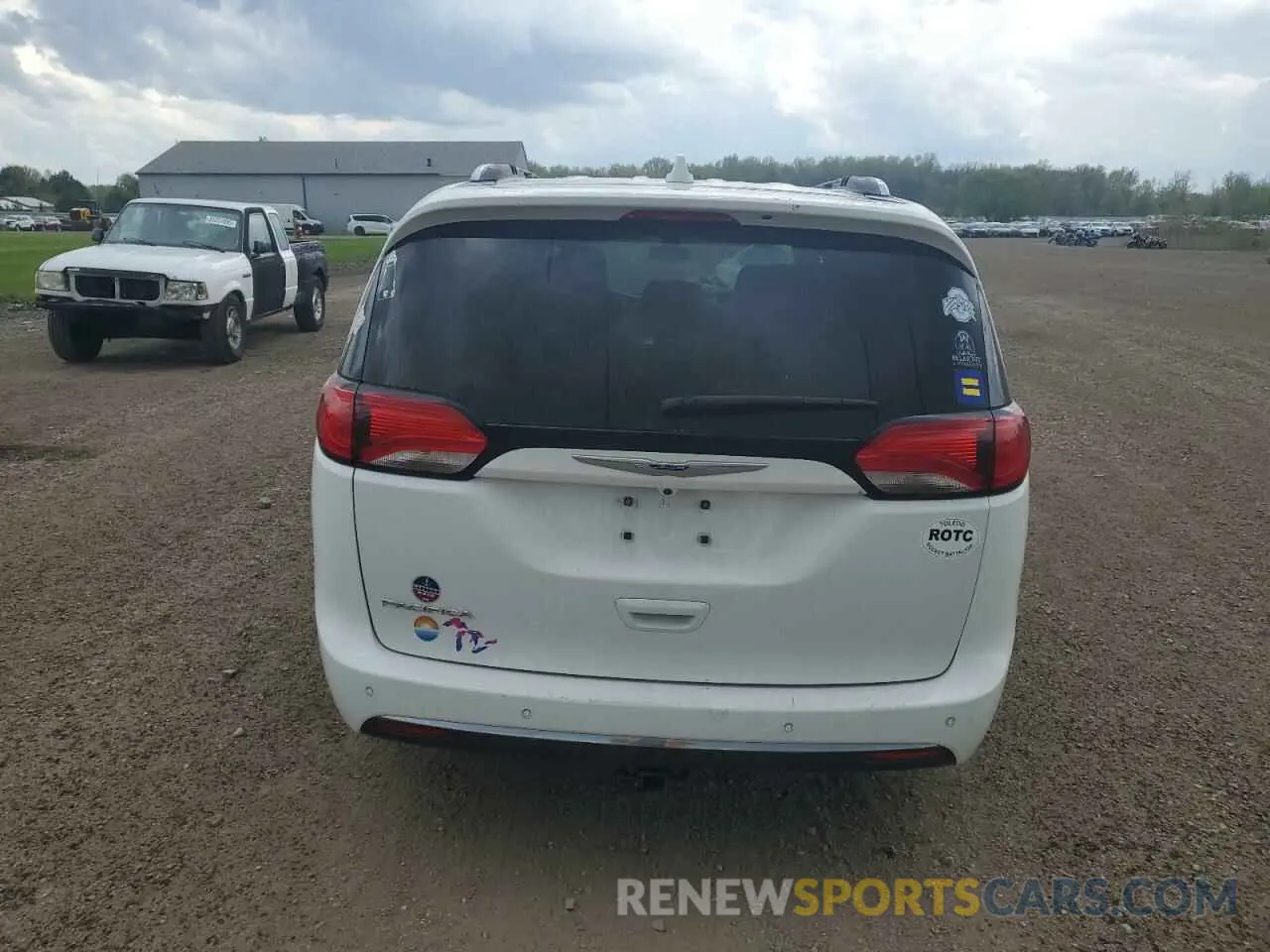 6 Photograph of a damaged car 2C4RC1EG8LR281047 CHRYSLER PACIFICA 2020