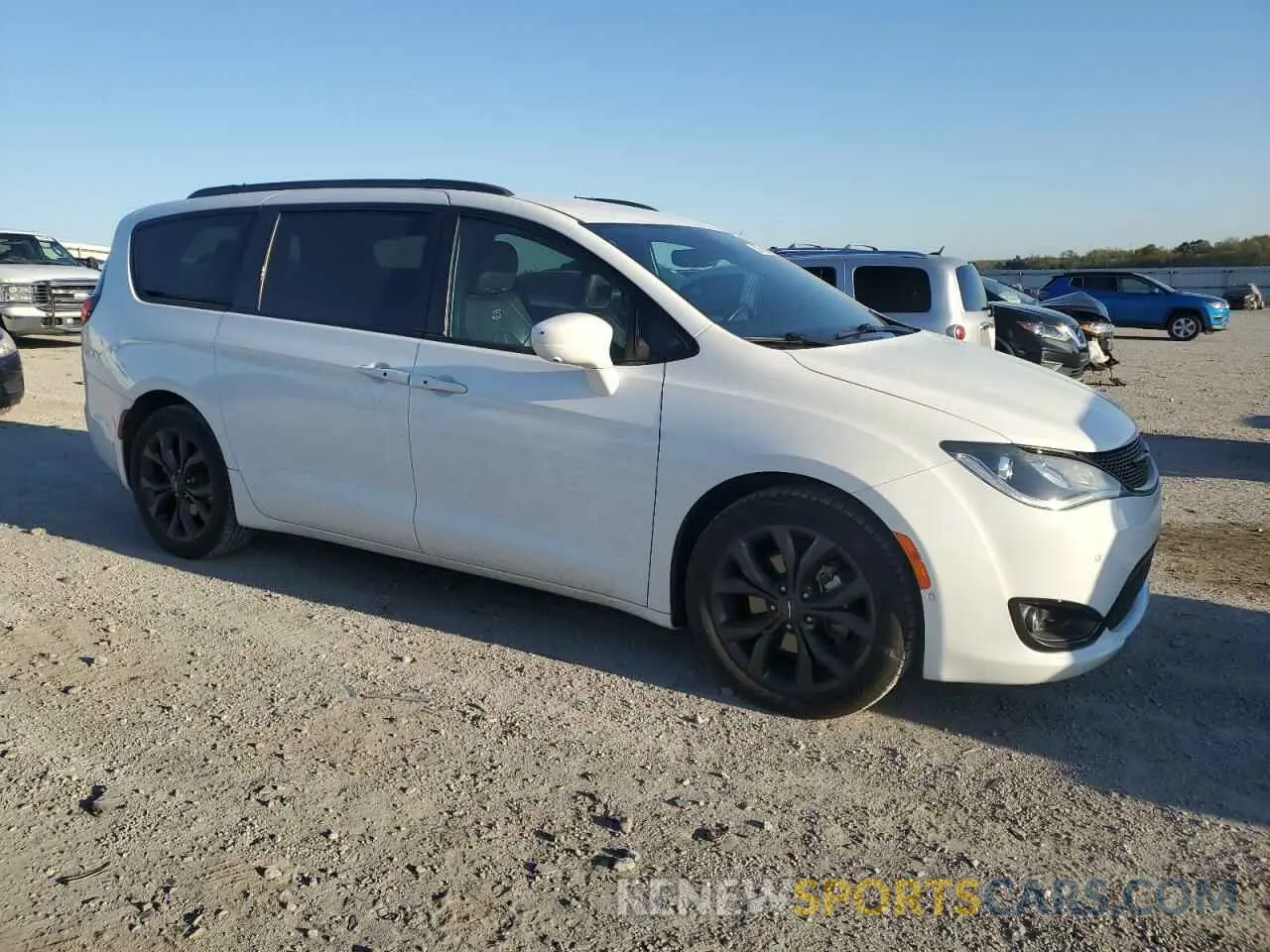 4 Photograph of a damaged car 2C4RC1EG9LR100733 CHRYSLER PACIFICA 2020