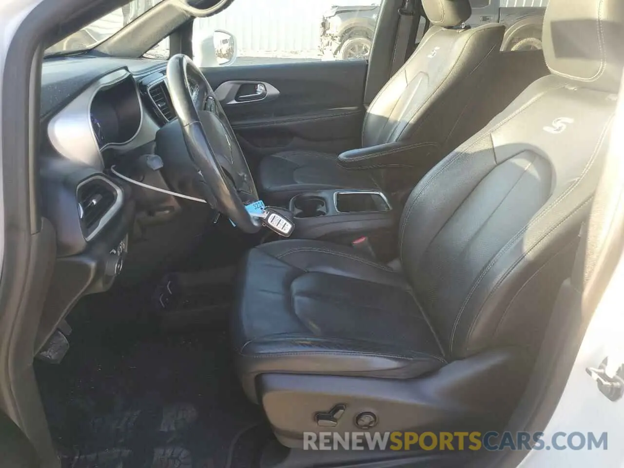 7 Photograph of a damaged car 2C4RC1EG9LR100733 CHRYSLER PACIFICA 2020