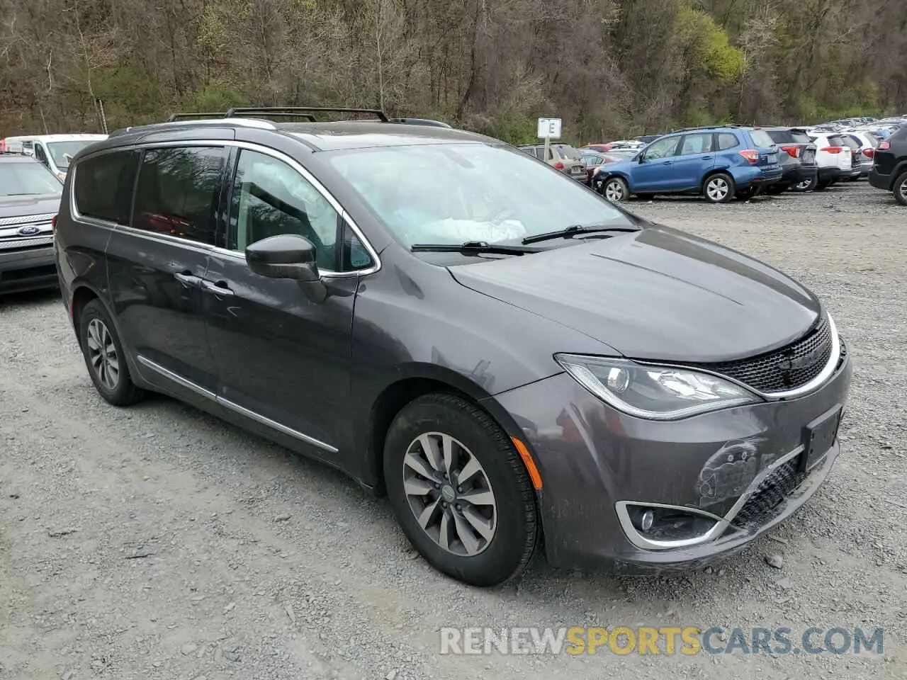 4 Photograph of a damaged car 2C4RC1EG9LR252558 CHRYSLER PACIFICA 2020