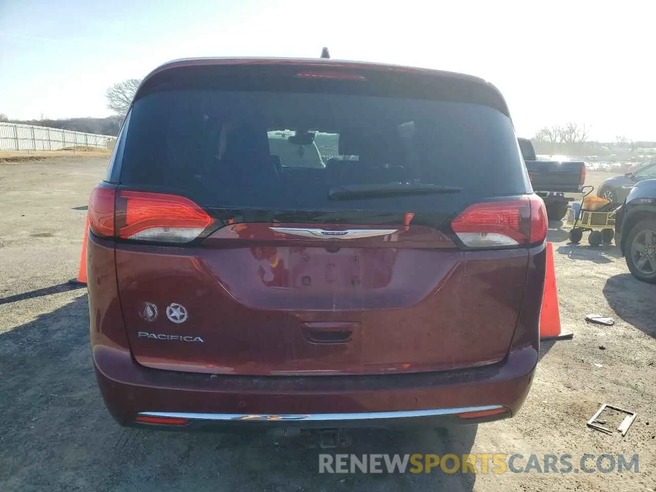 6 Photograph of a damaged car 2C4RC1EG9LR273295 CHRYSLER PACIFICA 2020