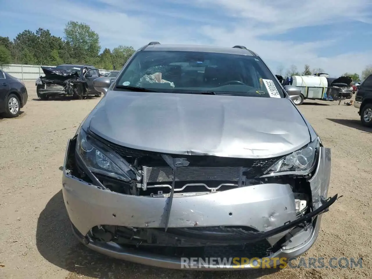 5 Photograph of a damaged car 2C4RC1EGXLR123048 CHRYSLER PACIFICA 2020
