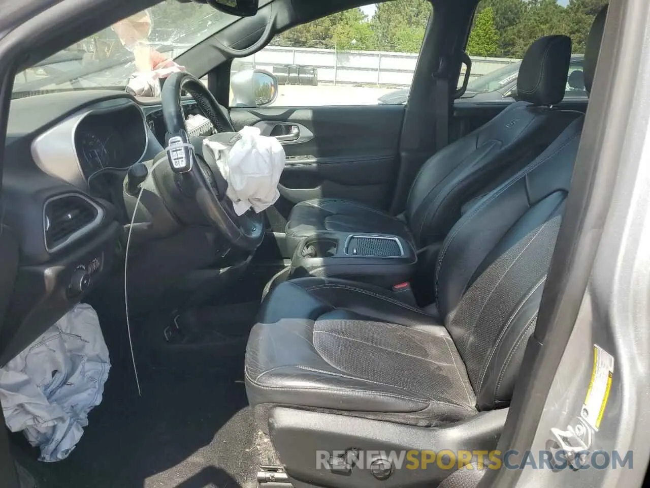 7 Photograph of a damaged car 2C4RC1EGXLR123048 CHRYSLER PACIFICA 2020