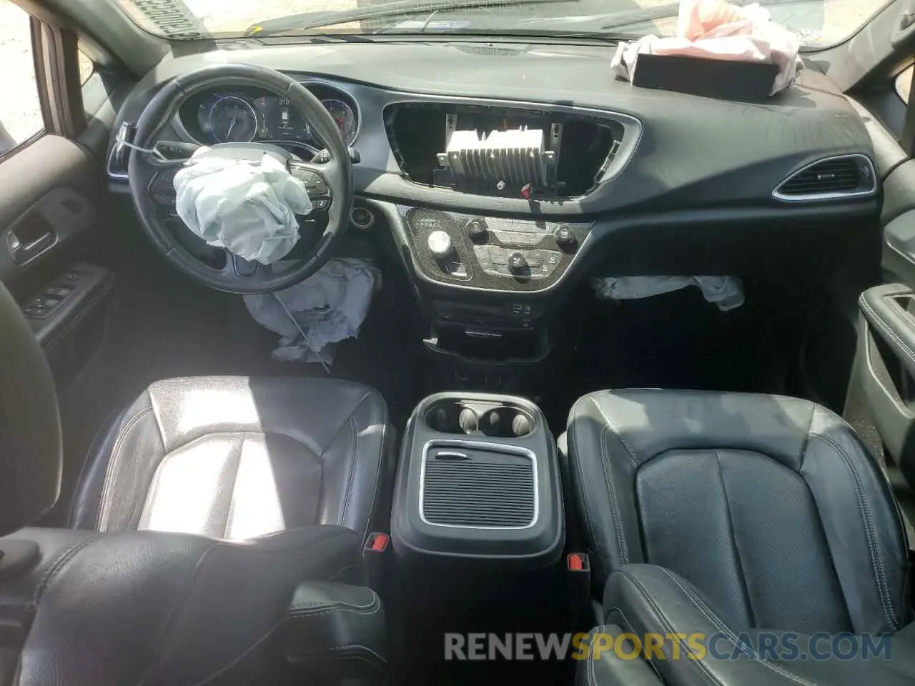 8 Photograph of a damaged car 2C4RC1EGXLR123048 CHRYSLER PACIFICA 2020