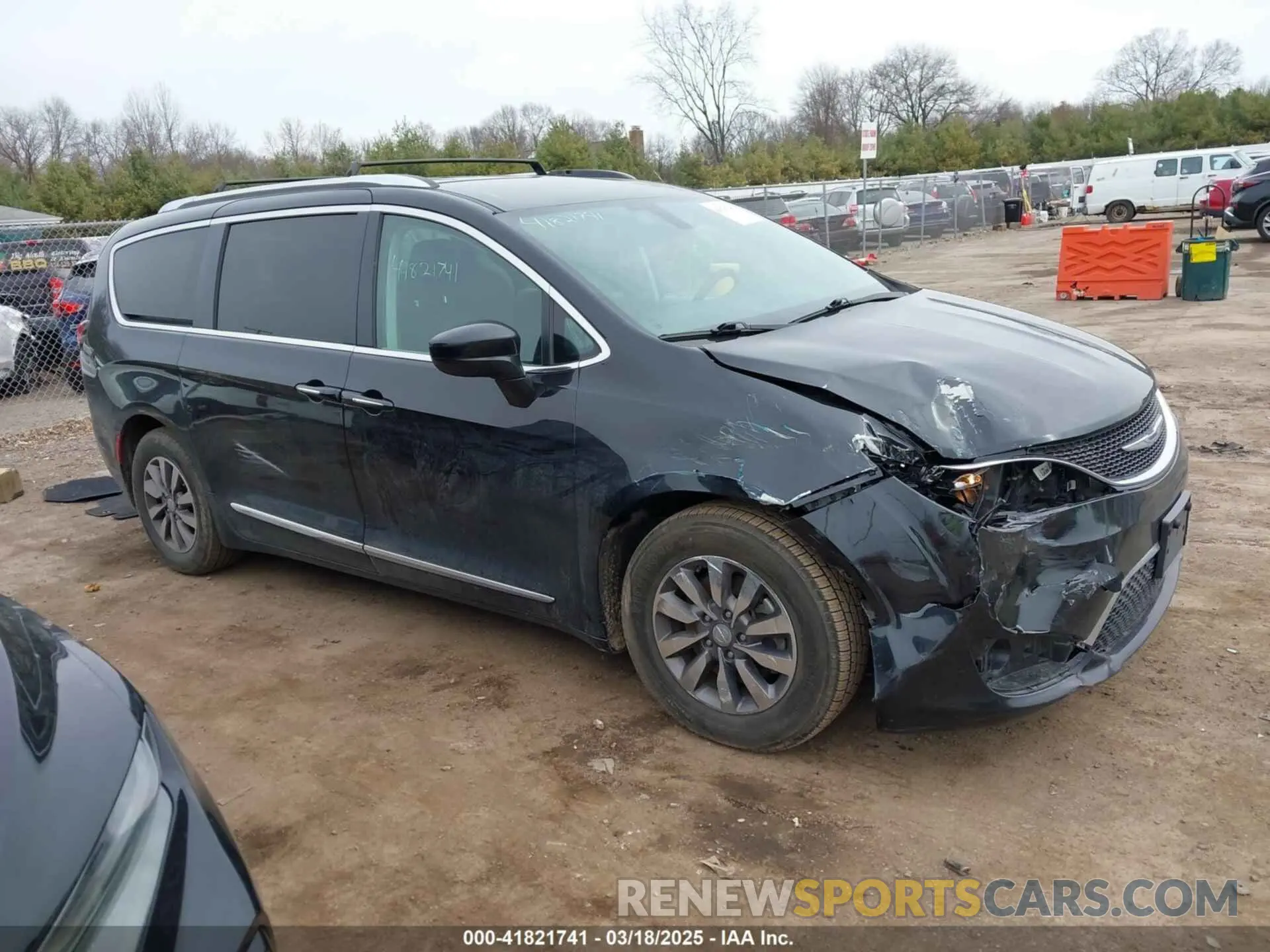 13 Photograph of a damaged car 2C4RC1EGXLR172914 CHRYSLER PACIFICA 2020