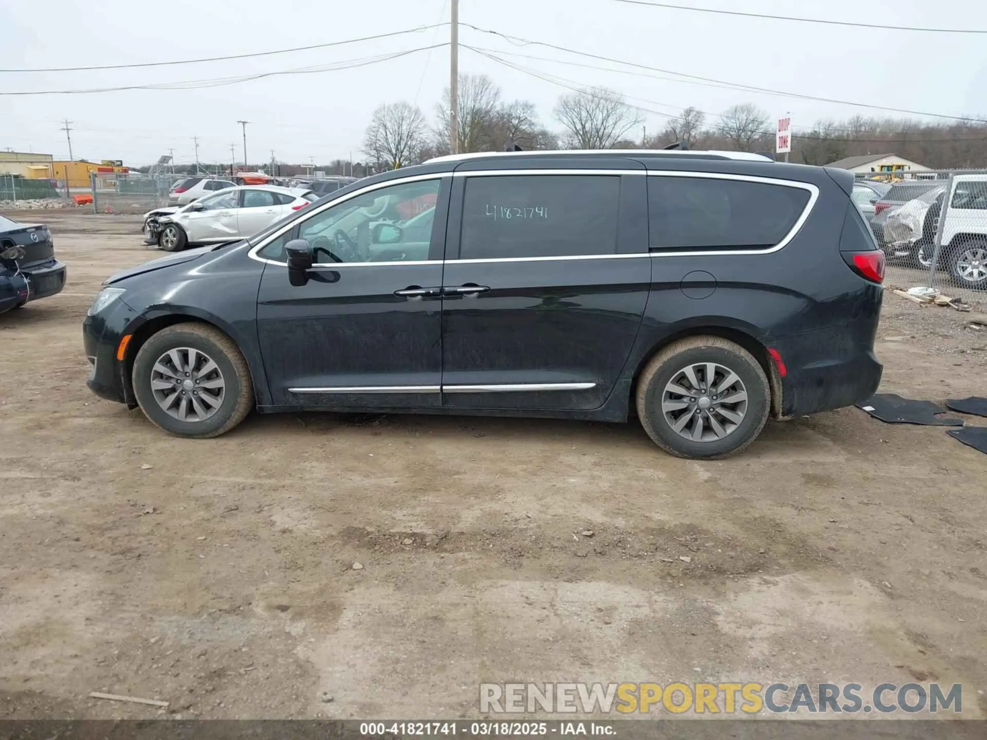14 Photograph of a damaged car 2C4RC1EGXLR172914 CHRYSLER PACIFICA 2020
