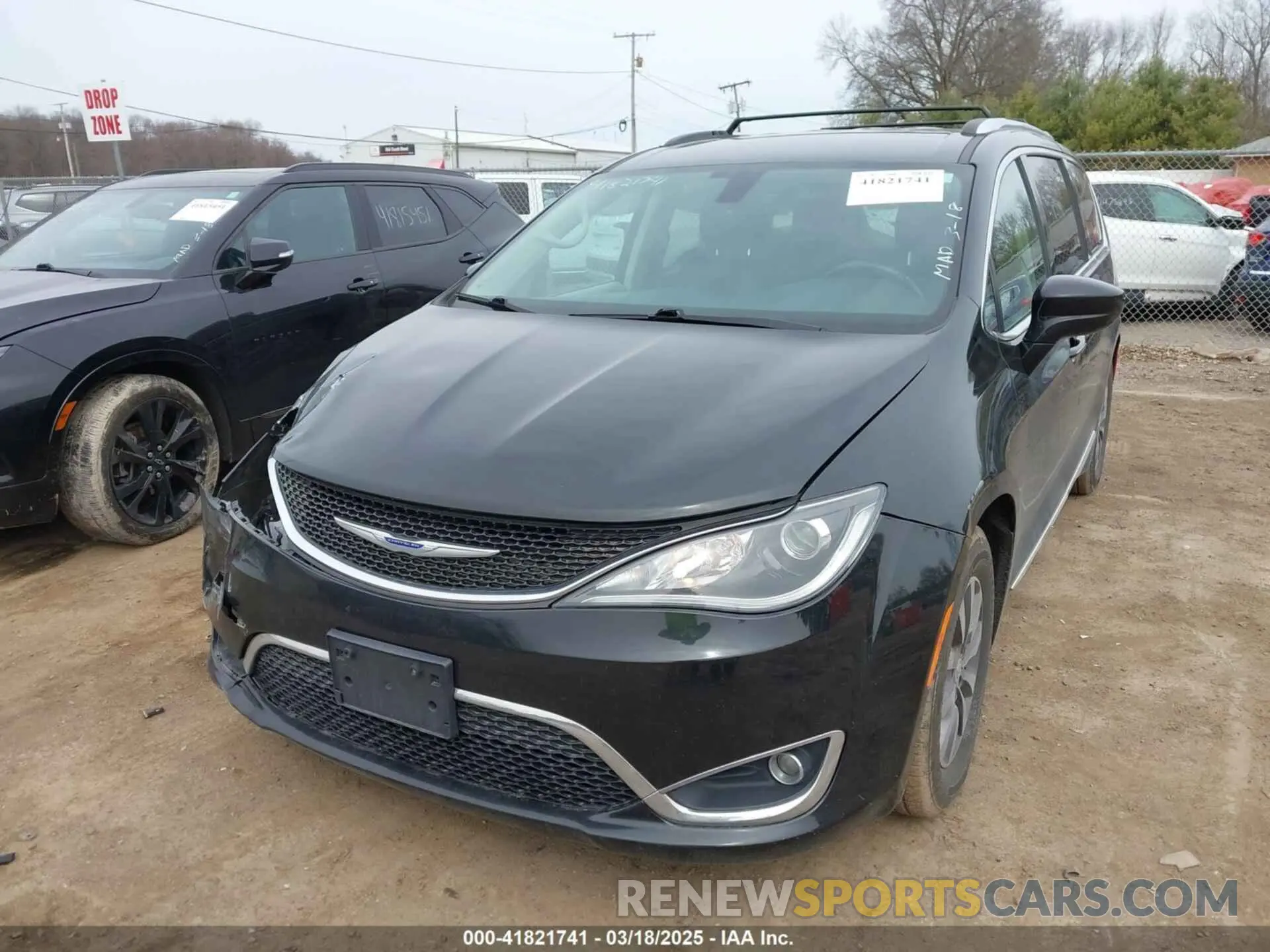 2 Photograph of a damaged car 2C4RC1EGXLR172914 CHRYSLER PACIFICA 2020