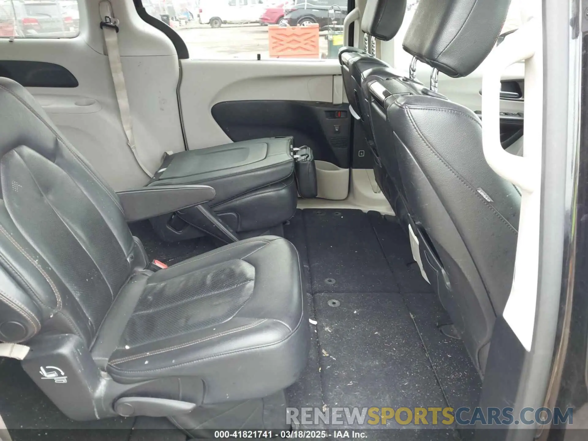8 Photograph of a damaged car 2C4RC1EGXLR172914 CHRYSLER PACIFICA 2020