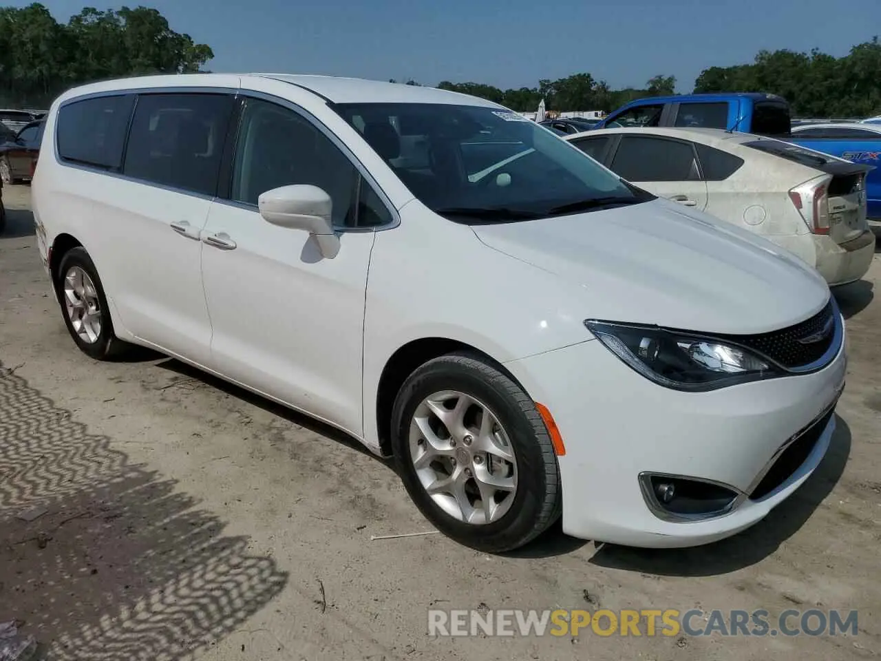 4 Photograph of a damaged car 2C4RC1FG0LR142318 CHRYSLER PACIFICA 2020