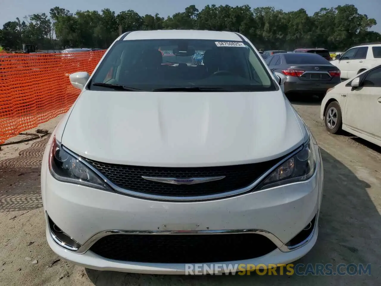 5 Photograph of a damaged car 2C4RC1FG0LR142318 CHRYSLER PACIFICA 2020