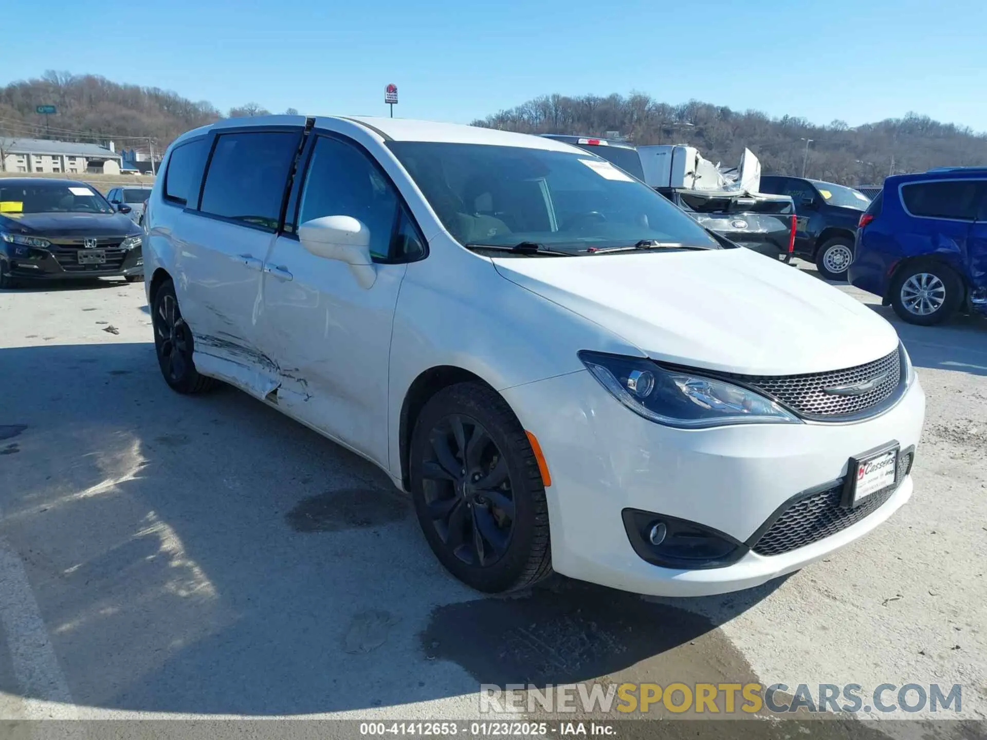 1 Photograph of a damaged car 2C4RC1FG0LR150239 CHRYSLER PACIFICA 2020