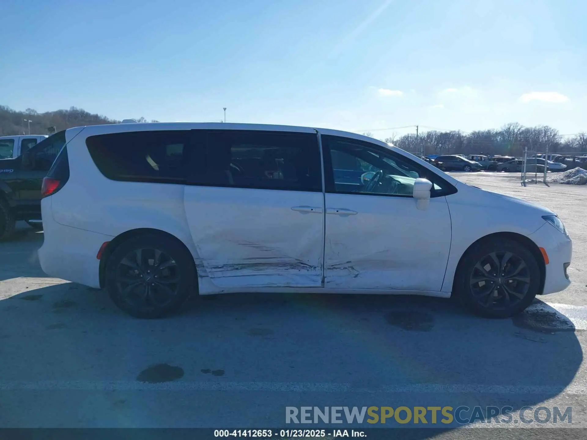 14 Photograph of a damaged car 2C4RC1FG0LR150239 CHRYSLER PACIFICA 2020