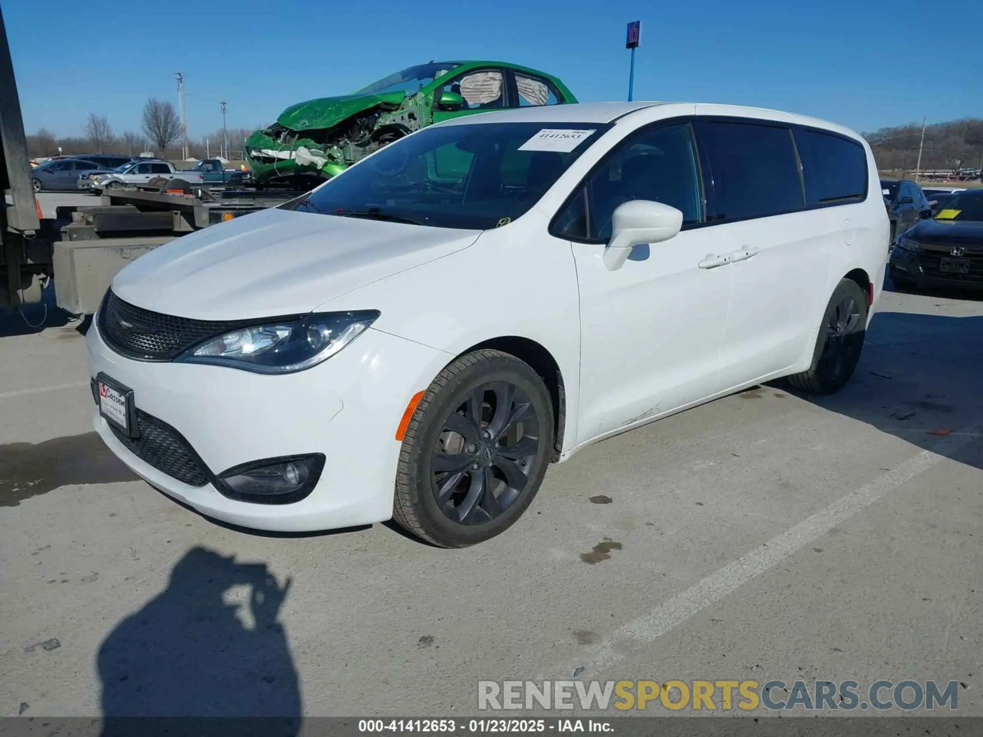 2 Photograph of a damaged car 2C4RC1FG0LR150239 CHRYSLER PACIFICA 2020