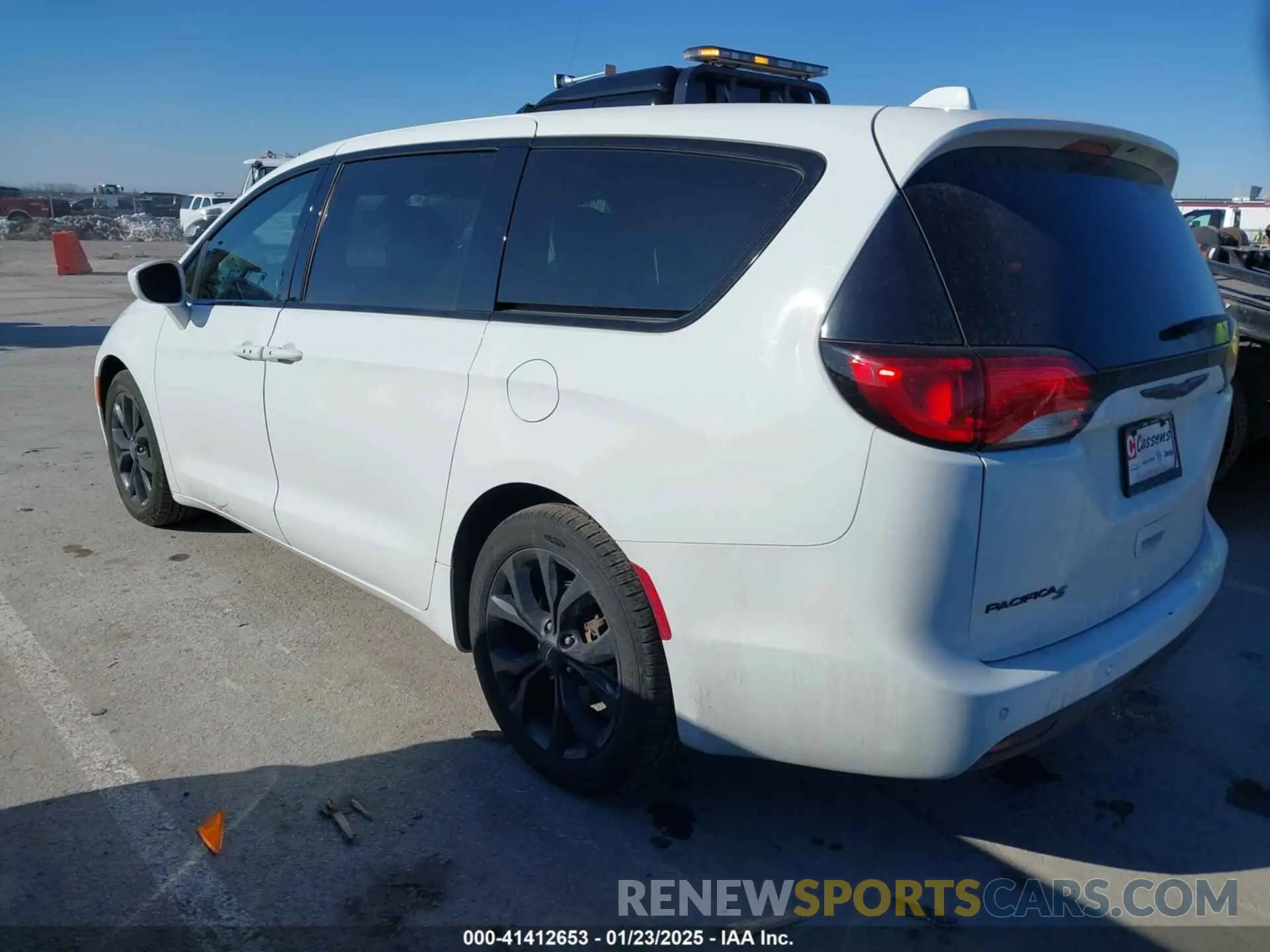 3 Photograph of a damaged car 2C4RC1FG0LR150239 CHRYSLER PACIFICA 2020