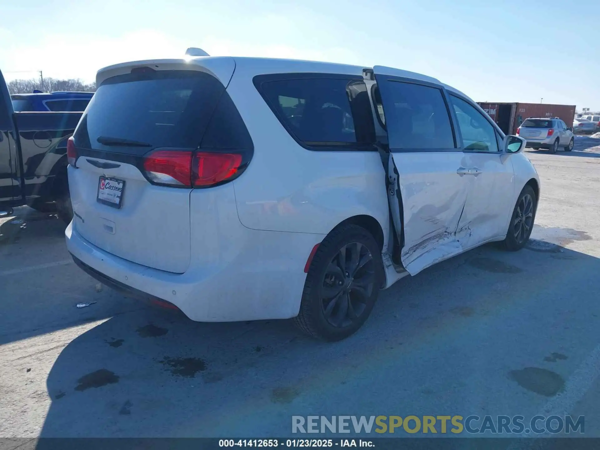 4 Photograph of a damaged car 2C4RC1FG0LR150239 CHRYSLER PACIFICA 2020