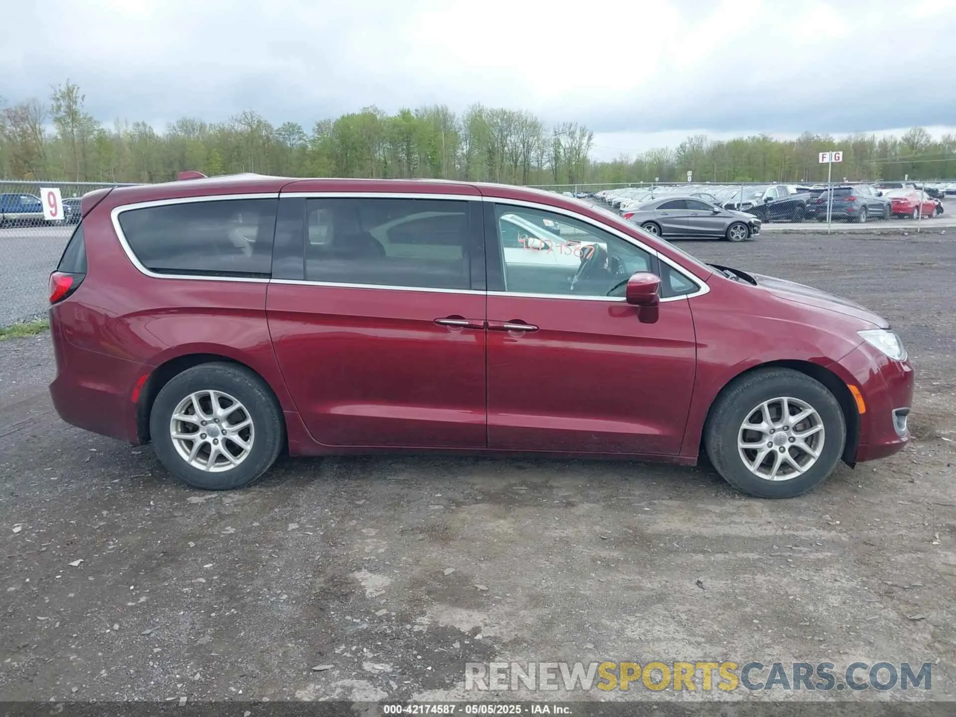 13 Photograph of a damaged car 2C4RC1FG0LR266864 CHRYSLER PACIFICA 2020