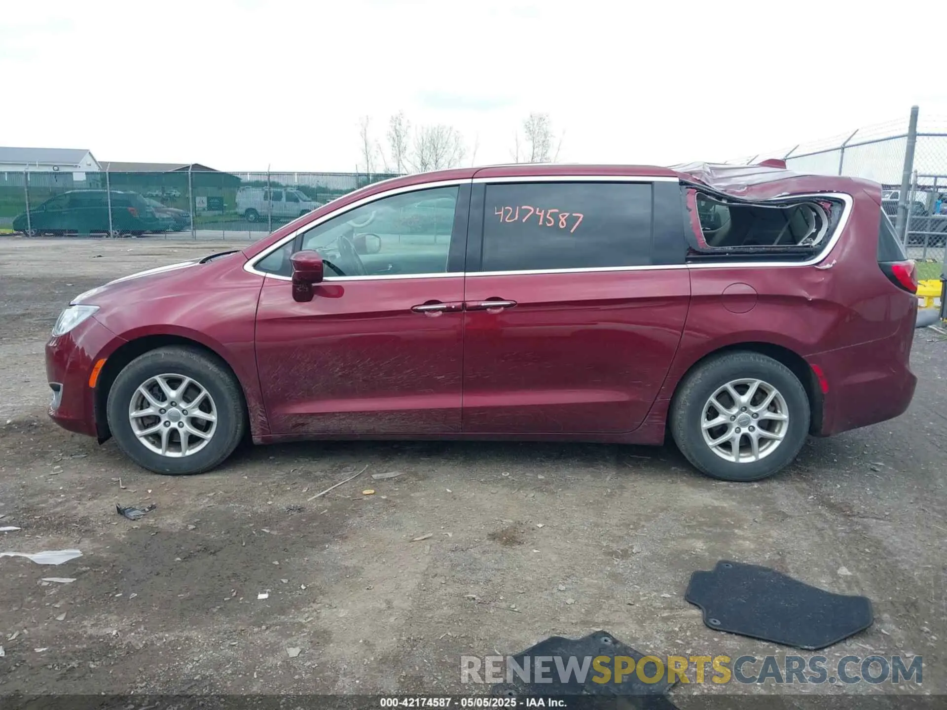 14 Photograph of a damaged car 2C4RC1FG0LR266864 CHRYSLER PACIFICA 2020