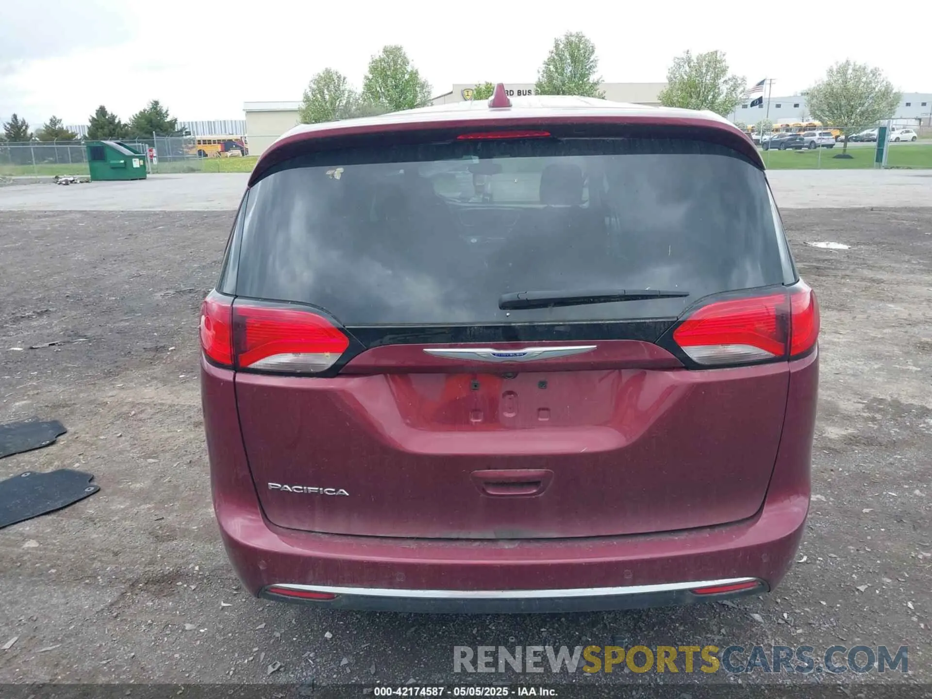 16 Photograph of a damaged car 2C4RC1FG0LR266864 CHRYSLER PACIFICA 2020