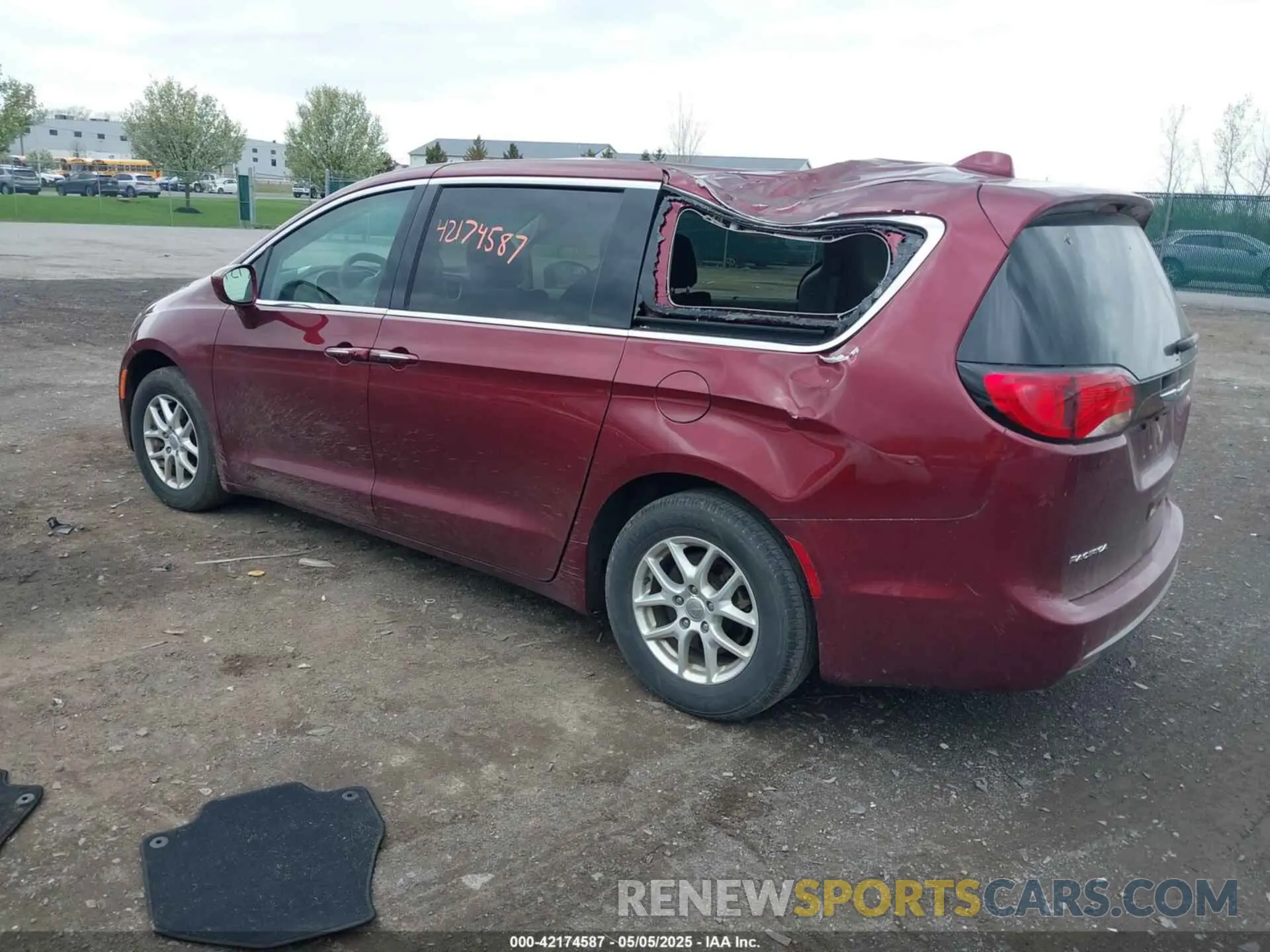 3 Photograph of a damaged car 2C4RC1FG0LR266864 CHRYSLER PACIFICA 2020