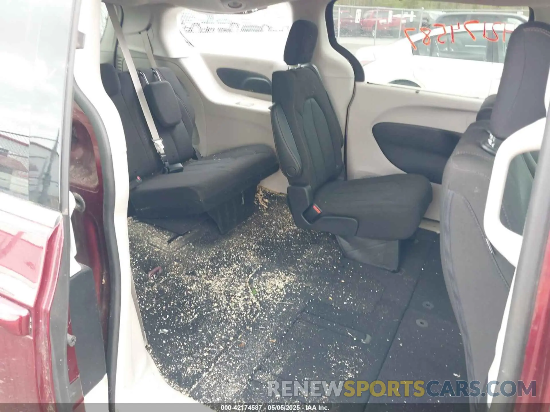 8 Photograph of a damaged car 2C4RC1FG0LR266864 CHRYSLER PACIFICA 2020