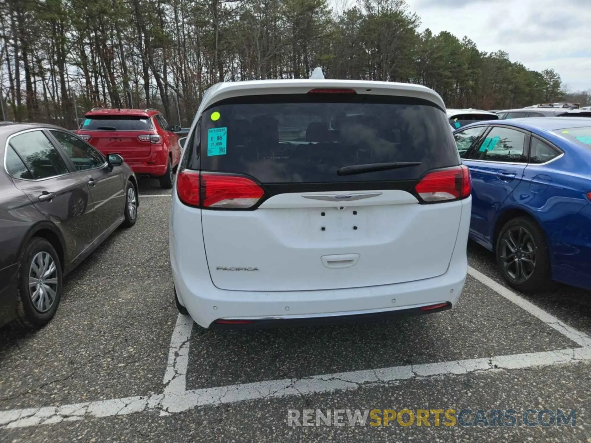 15 Photograph of a damaged car 2C4RC1FG1LR139623 CHRYSLER PACIFICA 2020